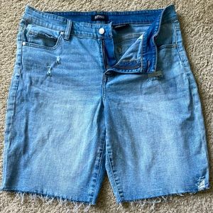 NWOT! Lightweight distressed Jean Shorts